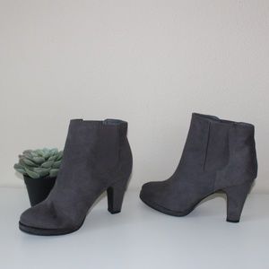NWOT Rampage grey boots Size 7.5